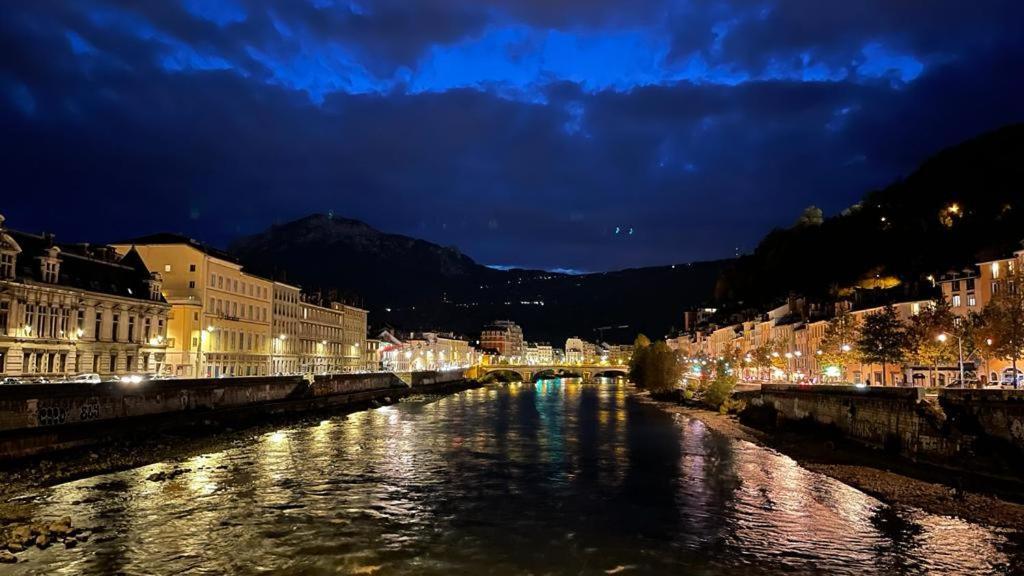Cosy And Calm In Grenoble City Heart With Free And Large Parking Q-Park Chavant Dış mekan fotoğraf